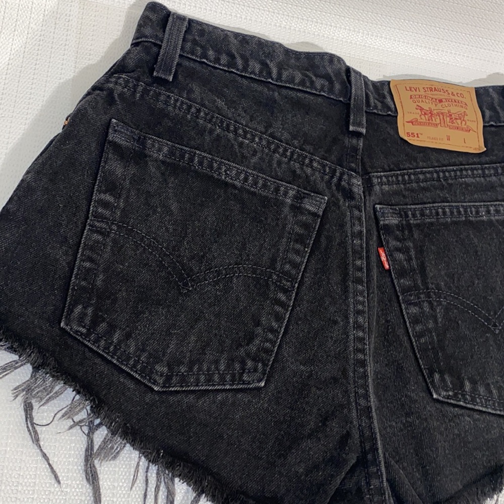Levi Shorts - Picture 14 of 14